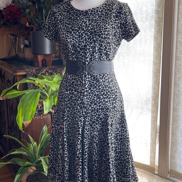 Calvin Klein Fit and Flare Short Sleeve Dress - Picture 4 of 8